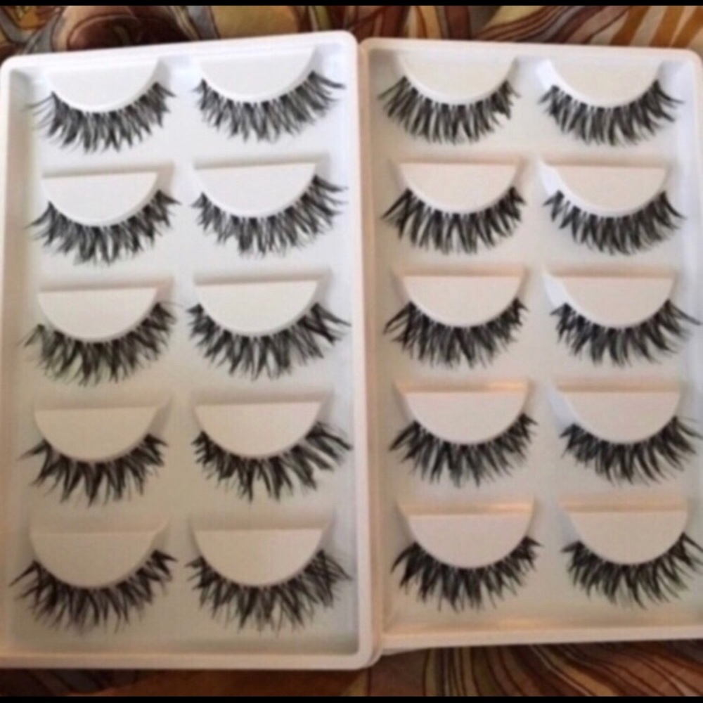 10 Pairs of False Lashes